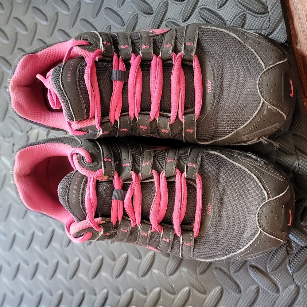 NIKE Shox sneakers women sz 6
